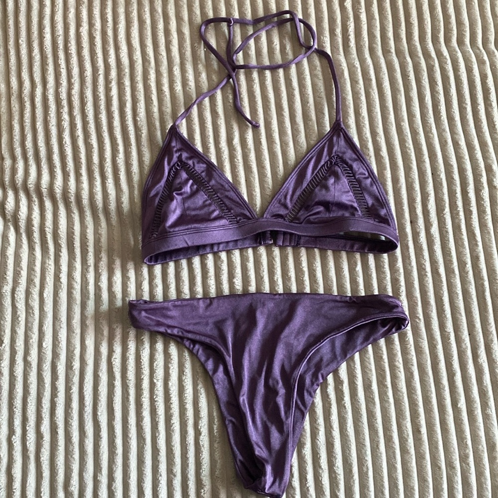 Mahkia Kinis bikini
